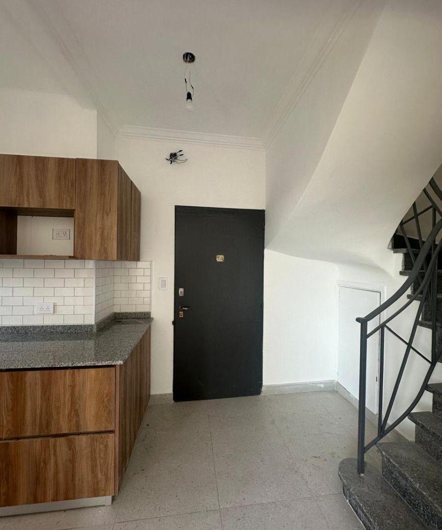 Foto de PH renovado 3 ambientes y medio con terraza en venta en Villa Santa Rita, imagen 3