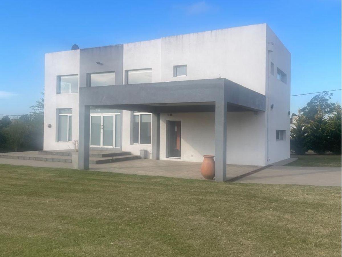 Casa de 1 Dormitorio con Terreno de 2.187 m² 4