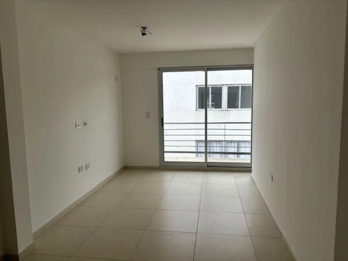 Depto. de 1 amb. (transformado en dos amb.) c/terraza propia 5