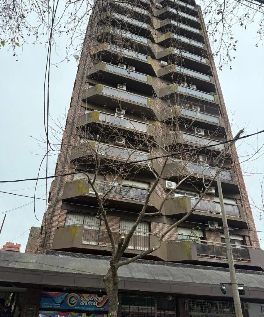 MUY LINDO DEPTO. 2 AMB. CON BALCÓN Y BAULERA 5