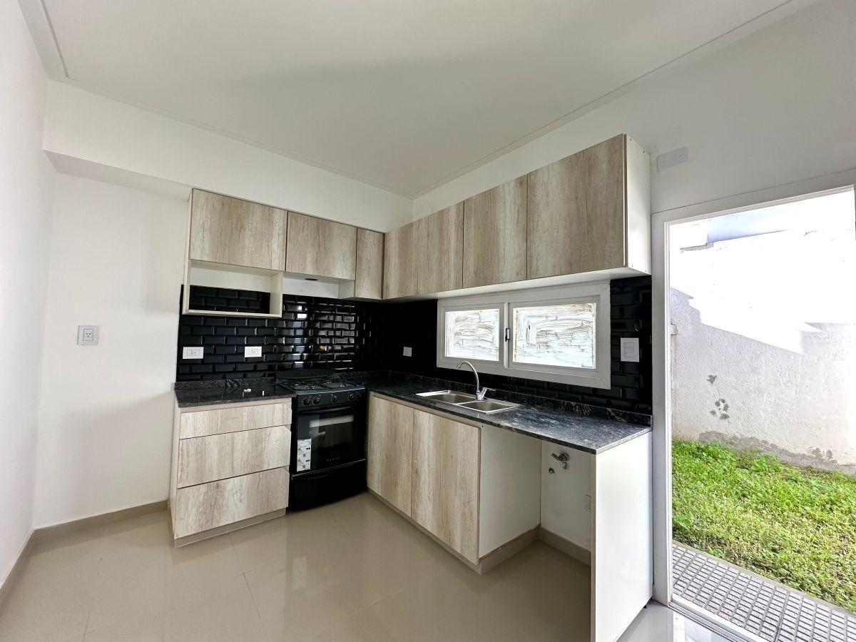 Foto de INMEJORABLE DÚPLEX A ESTRENAR -Suite, Jardín, Play y Cochera, imagen 4