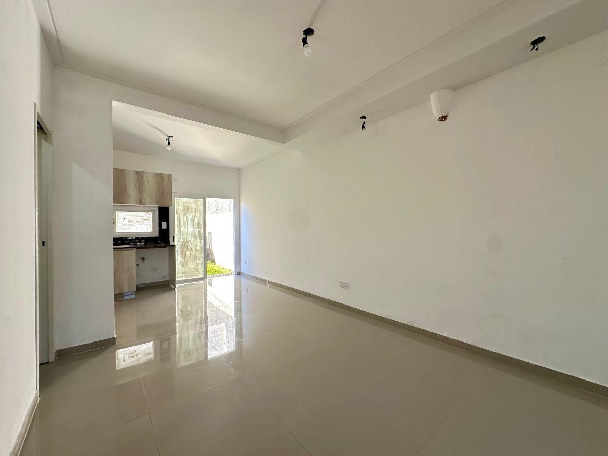 Foto de INMEJORABLE DÚPLEX A ESTRENAR -Suite, Jardín, Play y Cochera, imagen 5