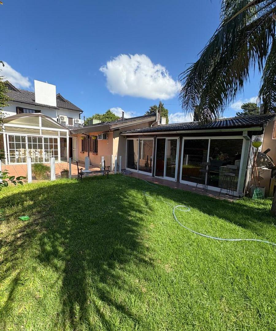 Venta de Casa 6 ambientes en estado impecable, Oportunidad!!