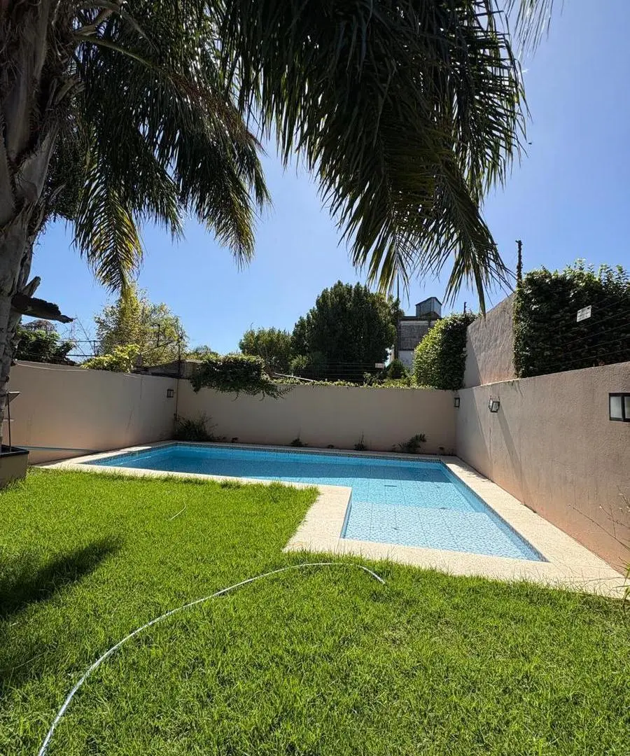 Venta de Casa 6 ambientes en estado impecable, Oportunidad!! 2