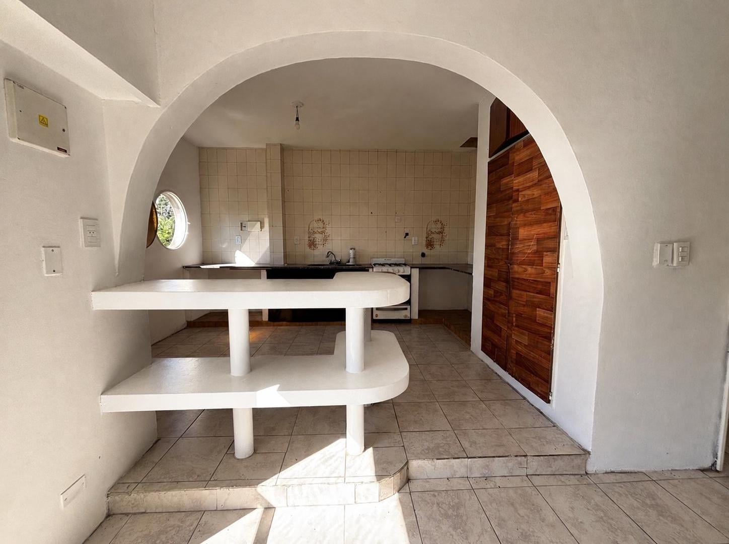 Alquiler Departamento 3amb, al frente con cochera y jardin propio, Parque Leloir