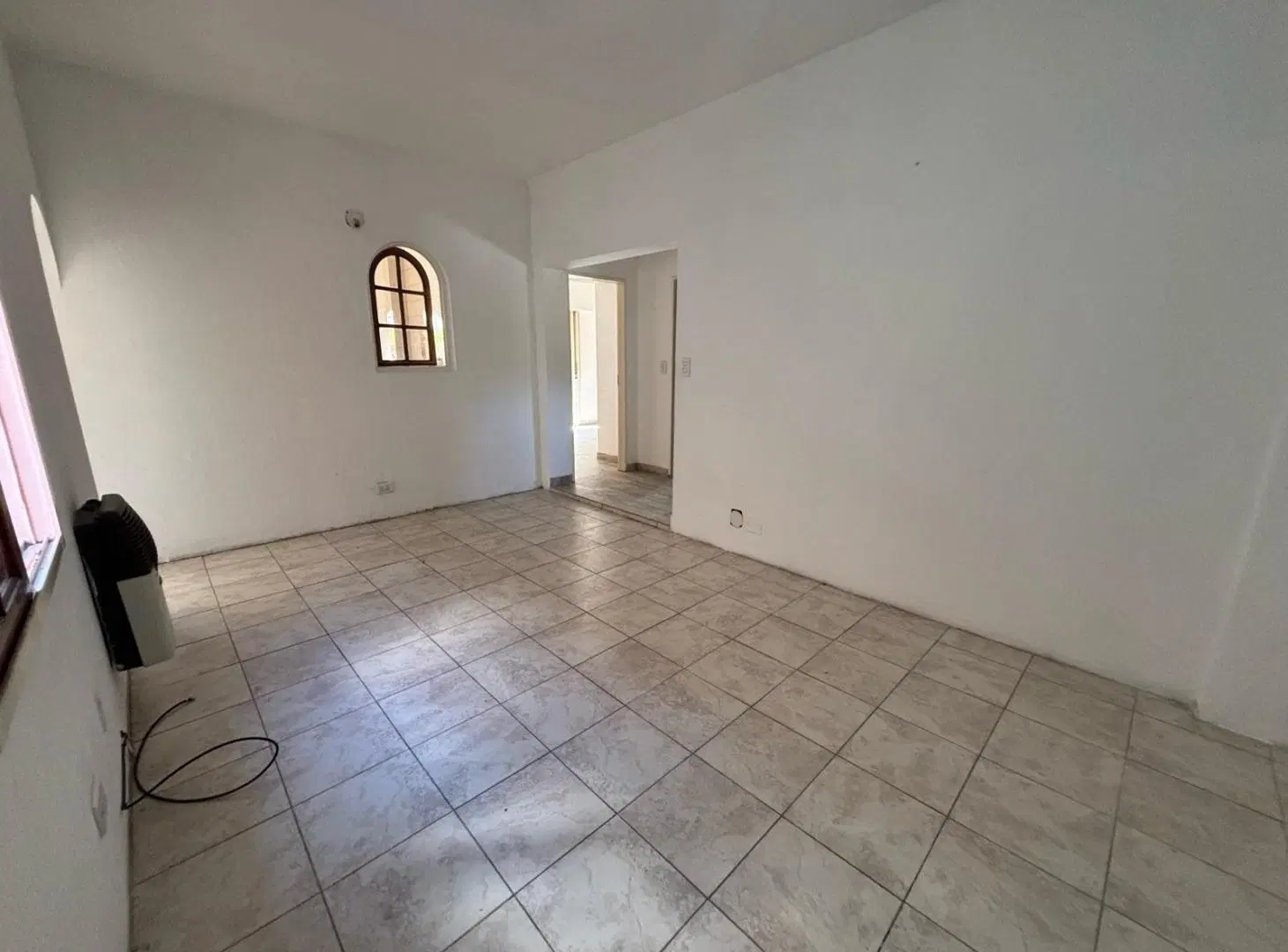 Alquiler Departamento 3amb, al frente con cochera y jardin propio, Parque Leloir 3
