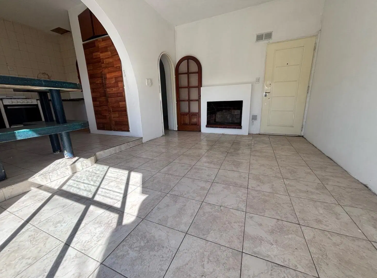 Alquiler Departamento 3amb, al frente con cochera y jardin propio, Parque Leloir 5