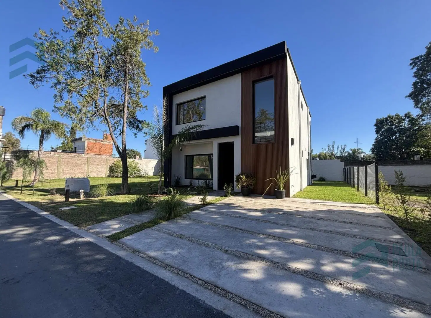 Venta Casa a estrenar en Condominio cerrado - Parque Leloir- Ituzaingo 3