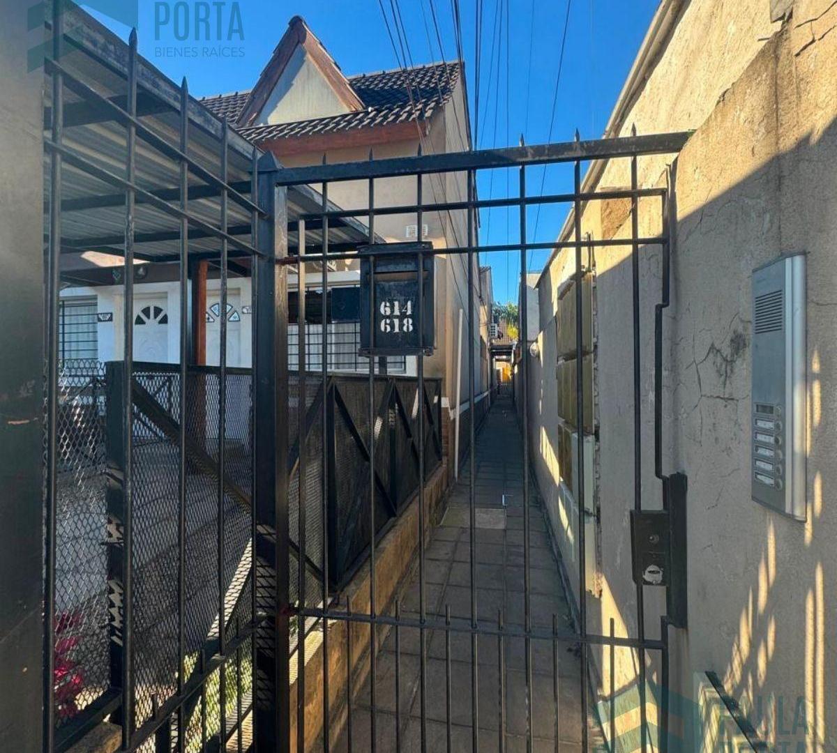 Foto de PH 2 Ambientes con patio - Moron Sur, imagen 4