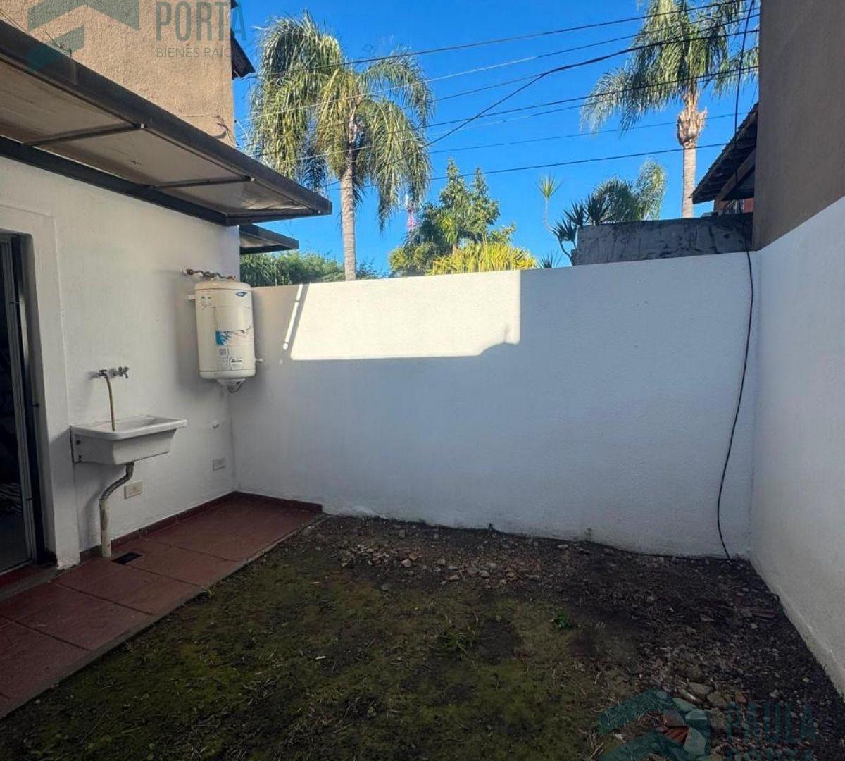 Foto de PH 2 Ambientes con patio - Moron Sur, imagen 1