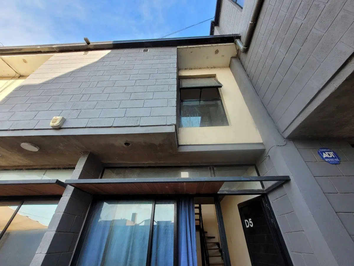 DEPARTAMENTO DUPLEX DE UN DORMITORIO Y COCHERA EN ALQUILER EN GUADALUPE 3