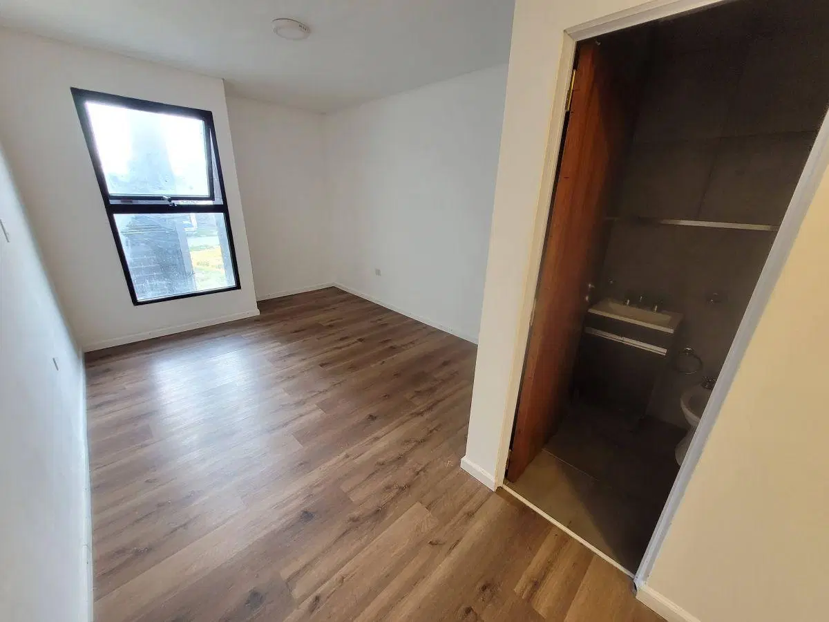 DEPARTAMENTO DUPLEX DE UN DORMITORIO Y COCHERA EN ALQUILER EN GUADALUPE 5