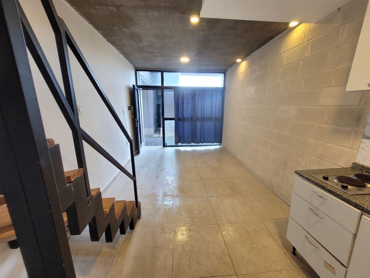 Foto de DEPARTAMENTO DUPLEX DE UN DORMITORIO Y COCHERA EN ALQUILER EN GUADALUPE, imagen 1