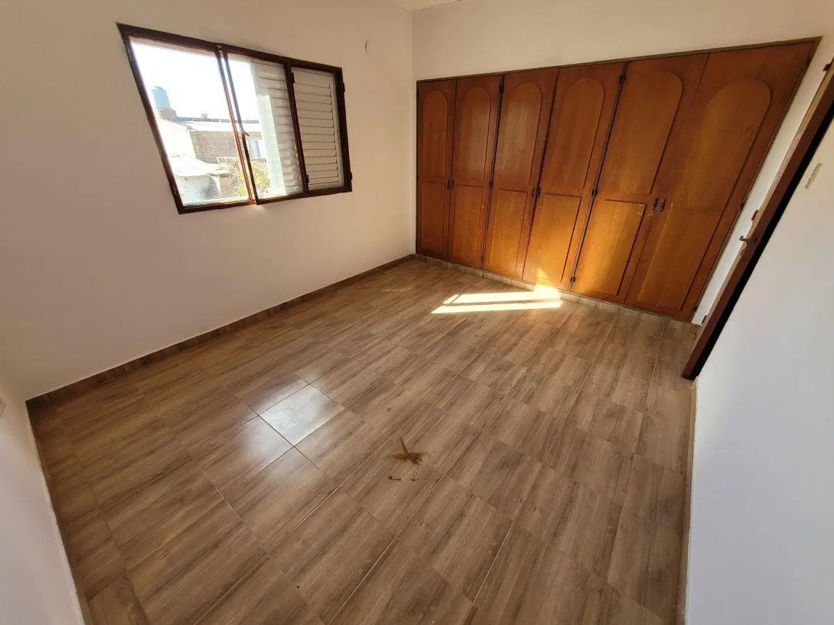 Departamento de 2 dormitorios en alquiler a 5 cuadres de Avenida Freyre 8