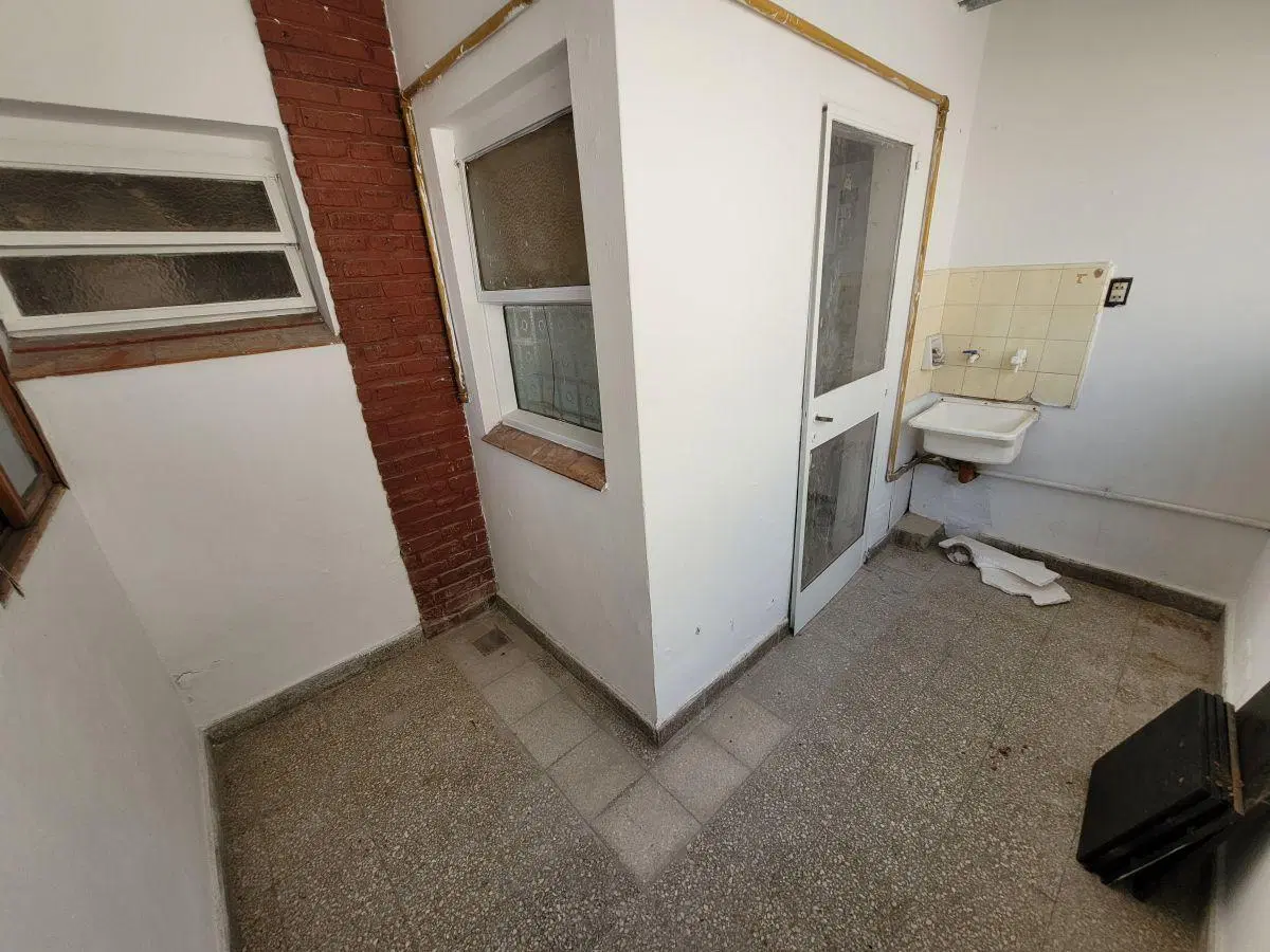 Departamento de 2 dormitorios en alquiler a 5 cuadres de Avenida Freyre 4