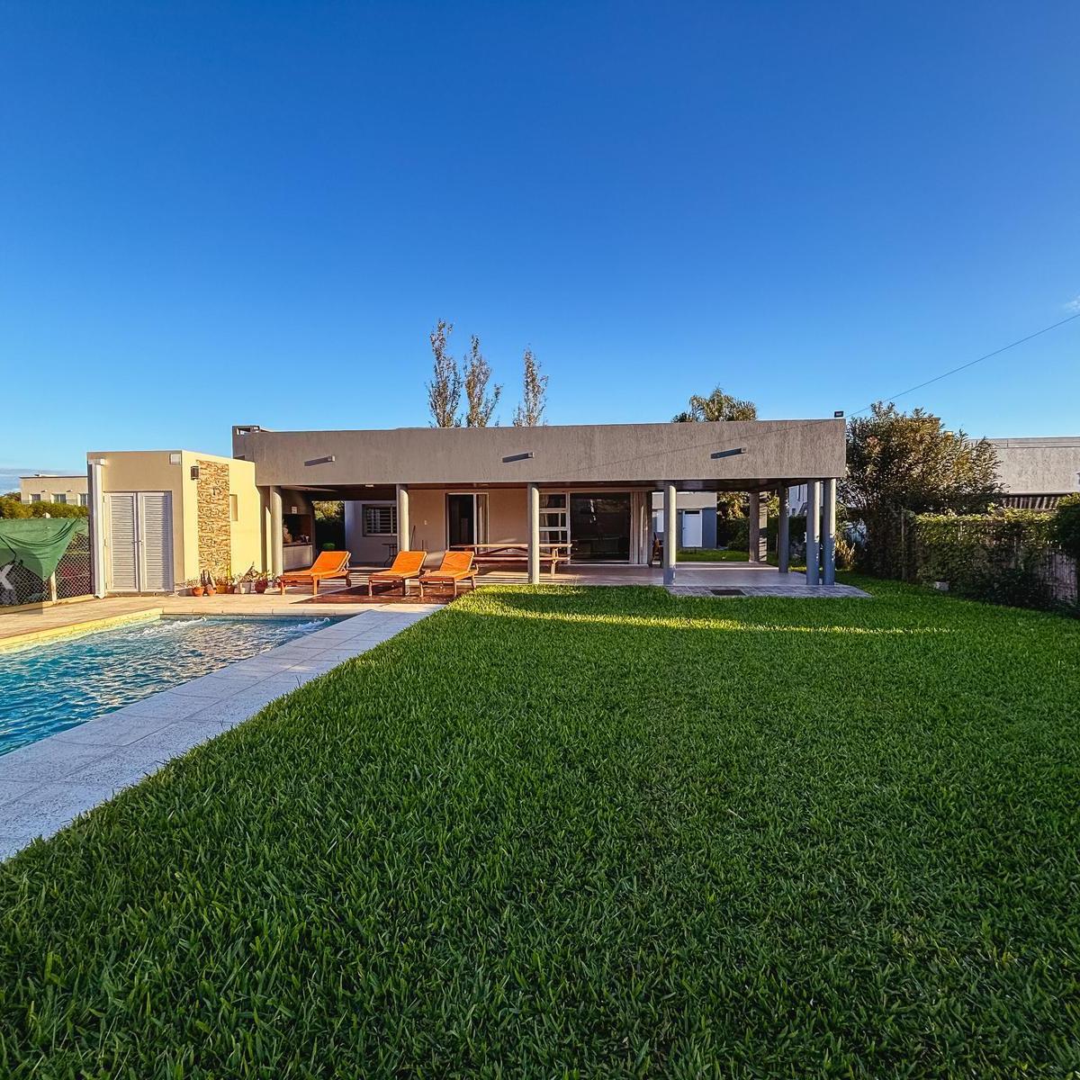 Casa en Barrio Villa Los Álamos - Apta Crédito 4