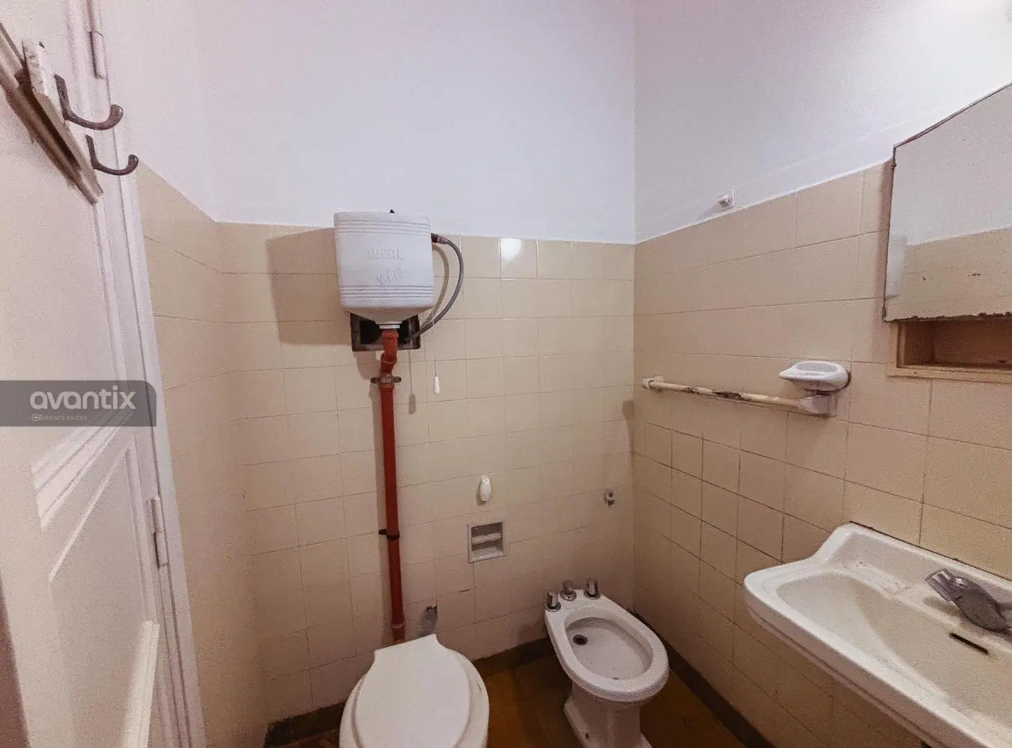 Propiedad en venta con 2 habitaciones y cochera 5