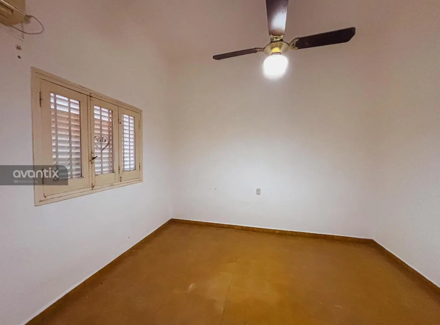 Propiedad en venta con 2 habitaciones y cochera 3
