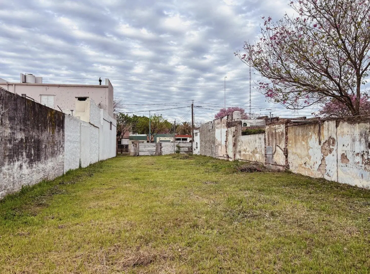 Lote de 840 m2 en barrio Alberdi 3