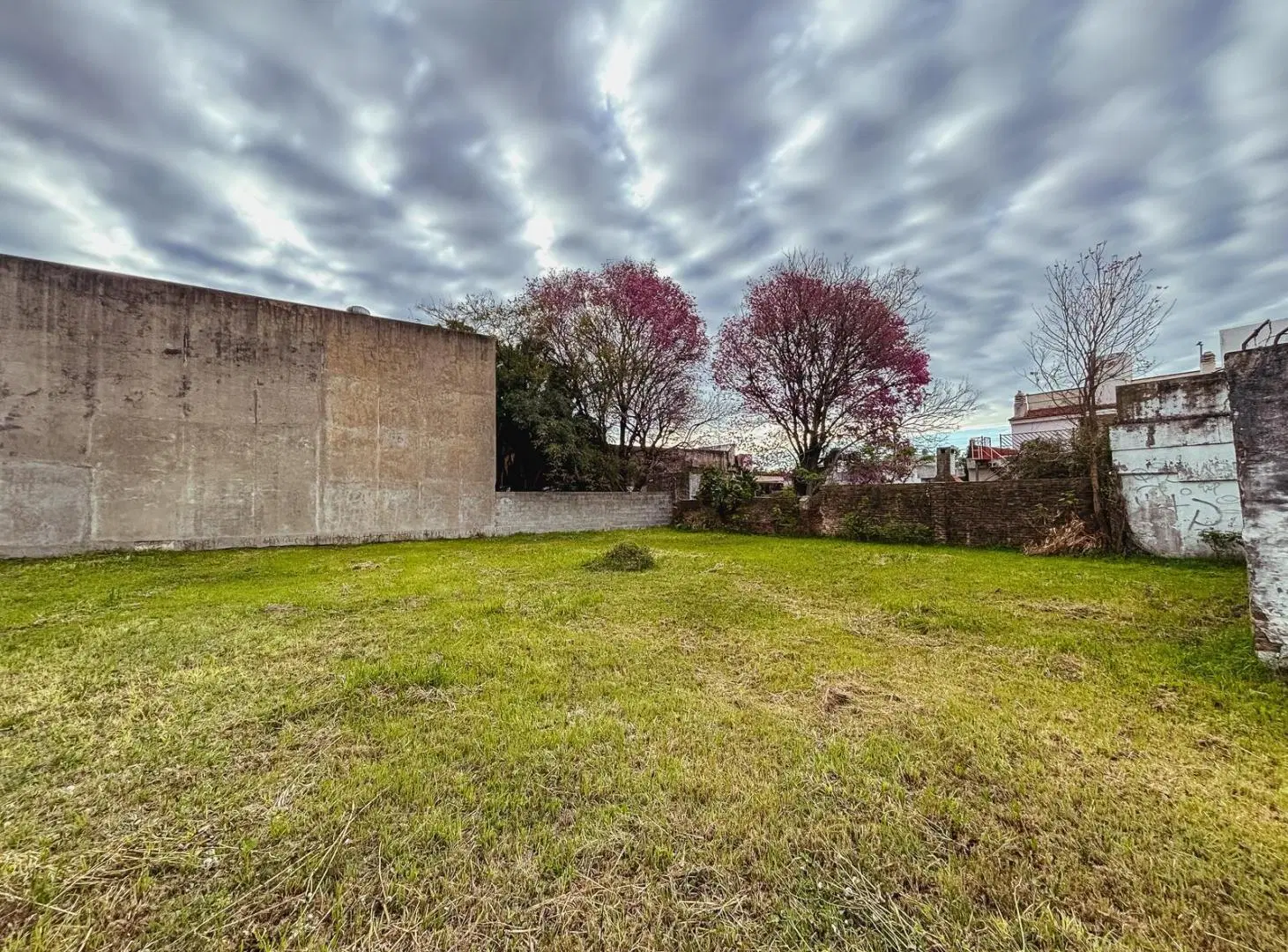Lote de 840 m2 en barrio Alberdi 2