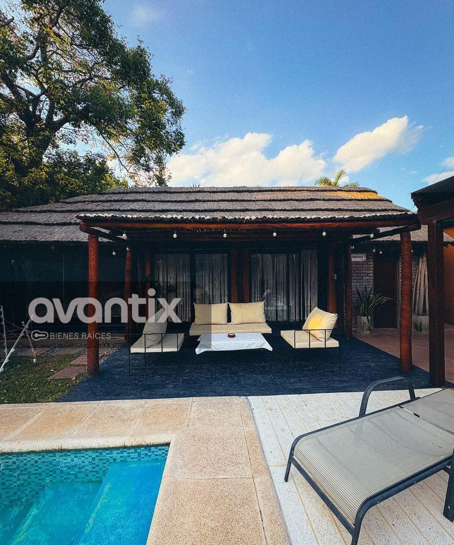 Foto de Casa de Categoría con Pileta y Quincho – Ubicación Privilegiada, imagen 2