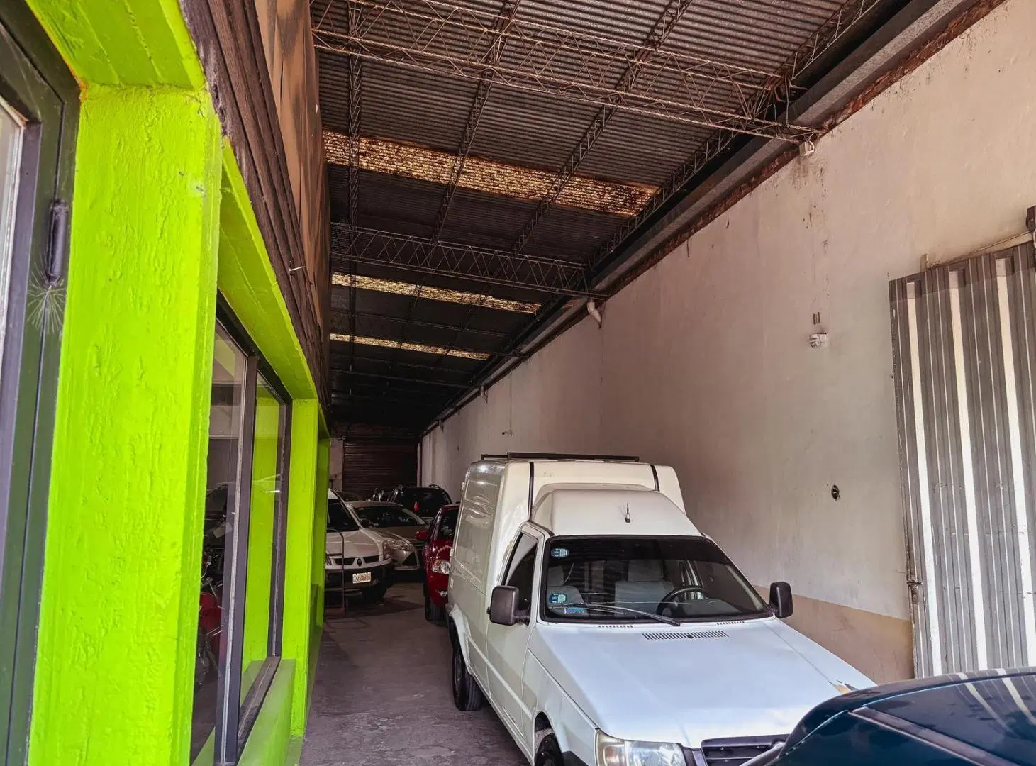 Dos galpones conectados en zona estratégica 1