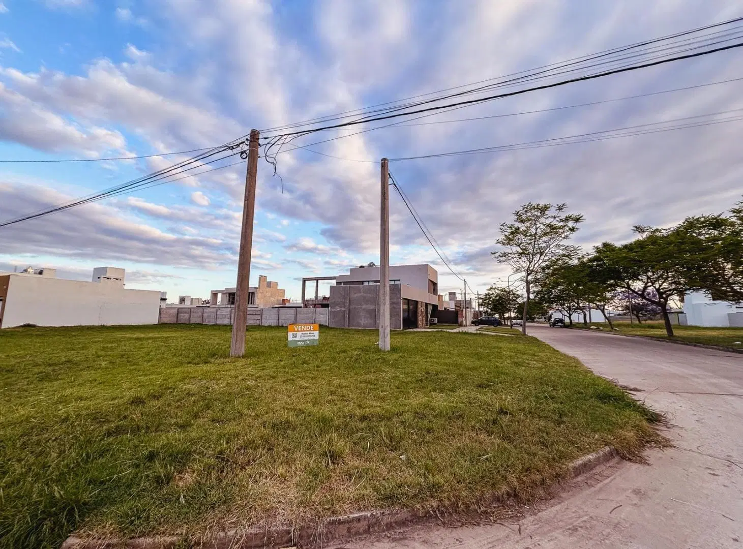 Terreno en esquina de 450 m2 - Barrio El Bosque 2