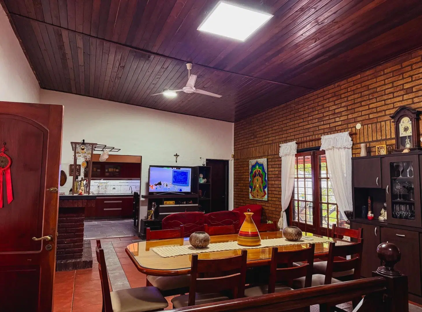 Propiedad de categoría con quincho y pileta en Álamos del Aeroclub 3