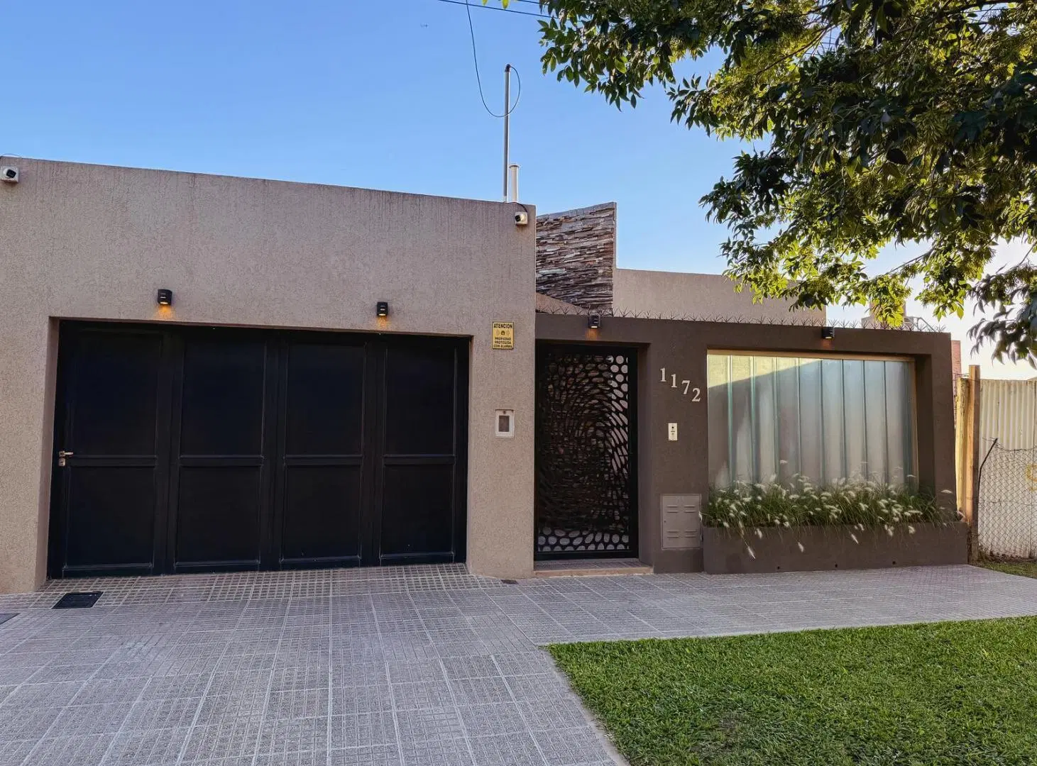 Amplia propiedad con quincho y pileta - USD 105.000 2