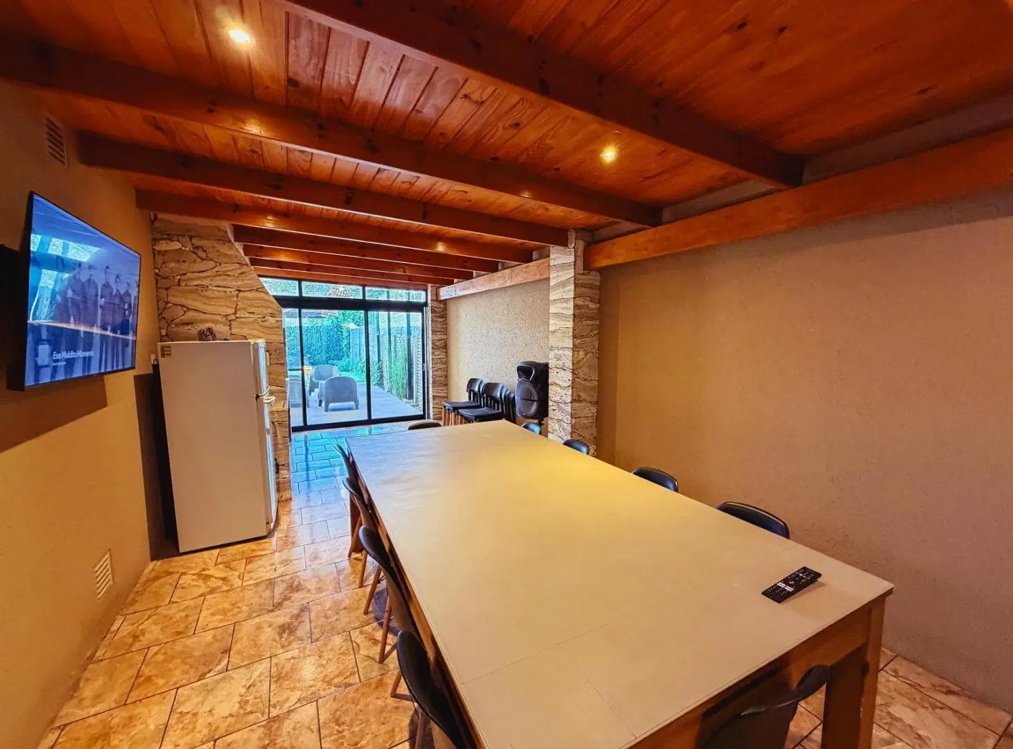 Amplia propiedad con quincho y pileta - USD 105.000 3