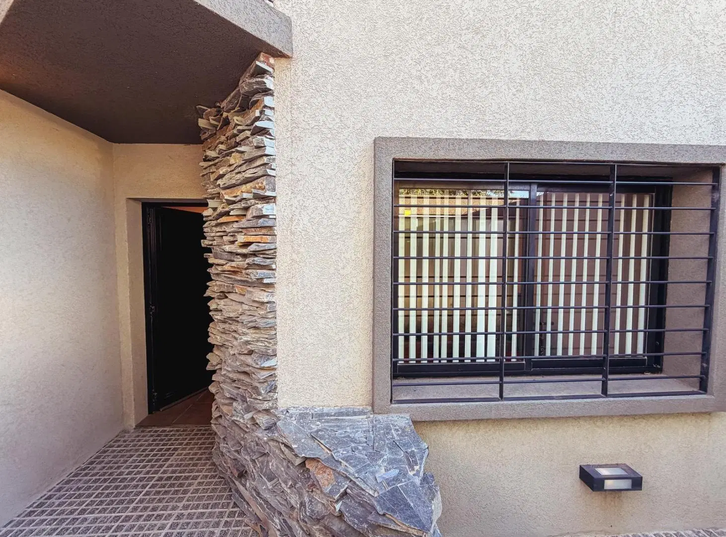 Amplia propiedad con quincho y pileta - USD 105.000 4