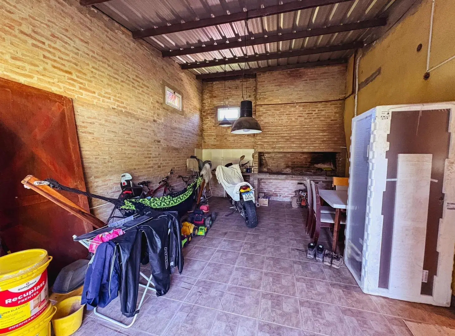 Propiedad con casa + 2 galpones en Susana 5