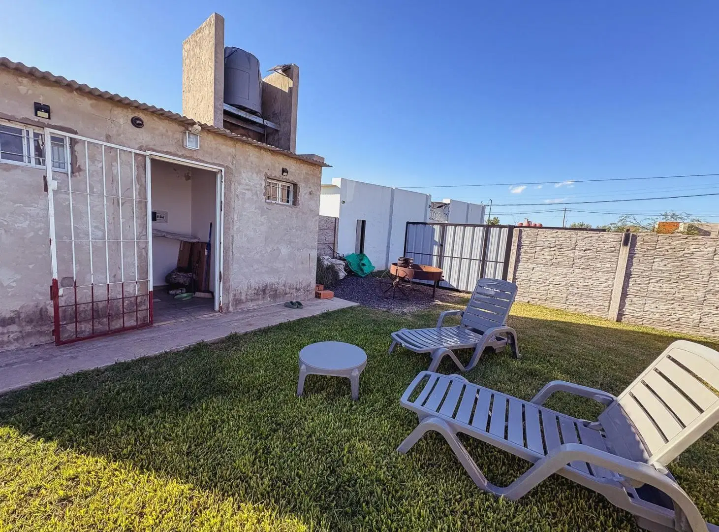 LOTE MEJORADO CON PILETA + BAÑO EN B° ANTÁRTIDA 2