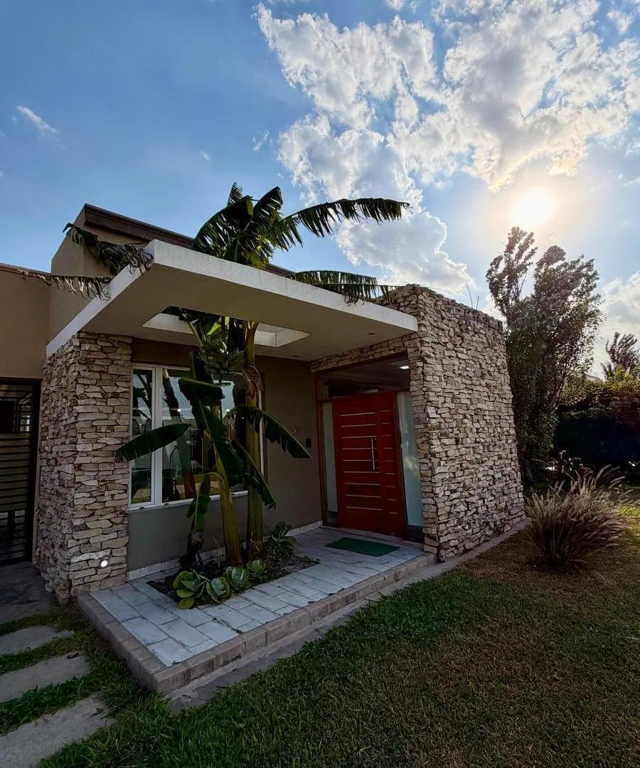 Casa de categoría en Village del Brigadier 2