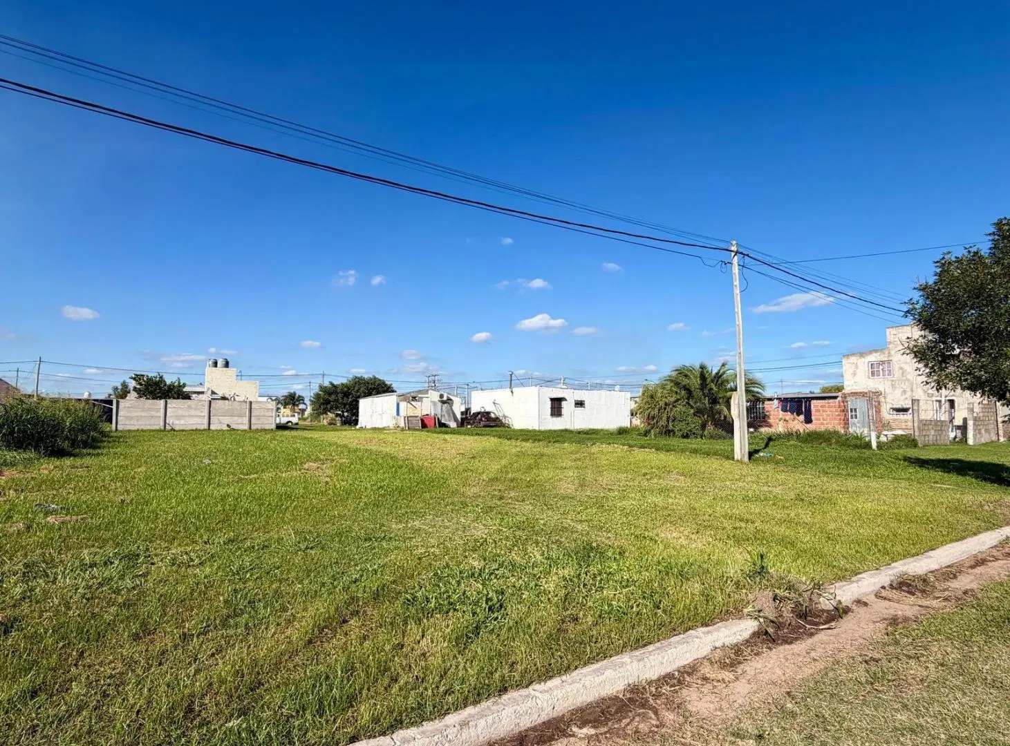 Terreno de 200 m2 en barrio 42 - USD 15.000 2