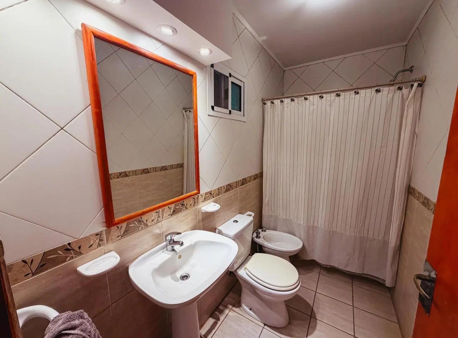 Propiedad de 4 habitaciones + garaje + patio - Apta crédito 5