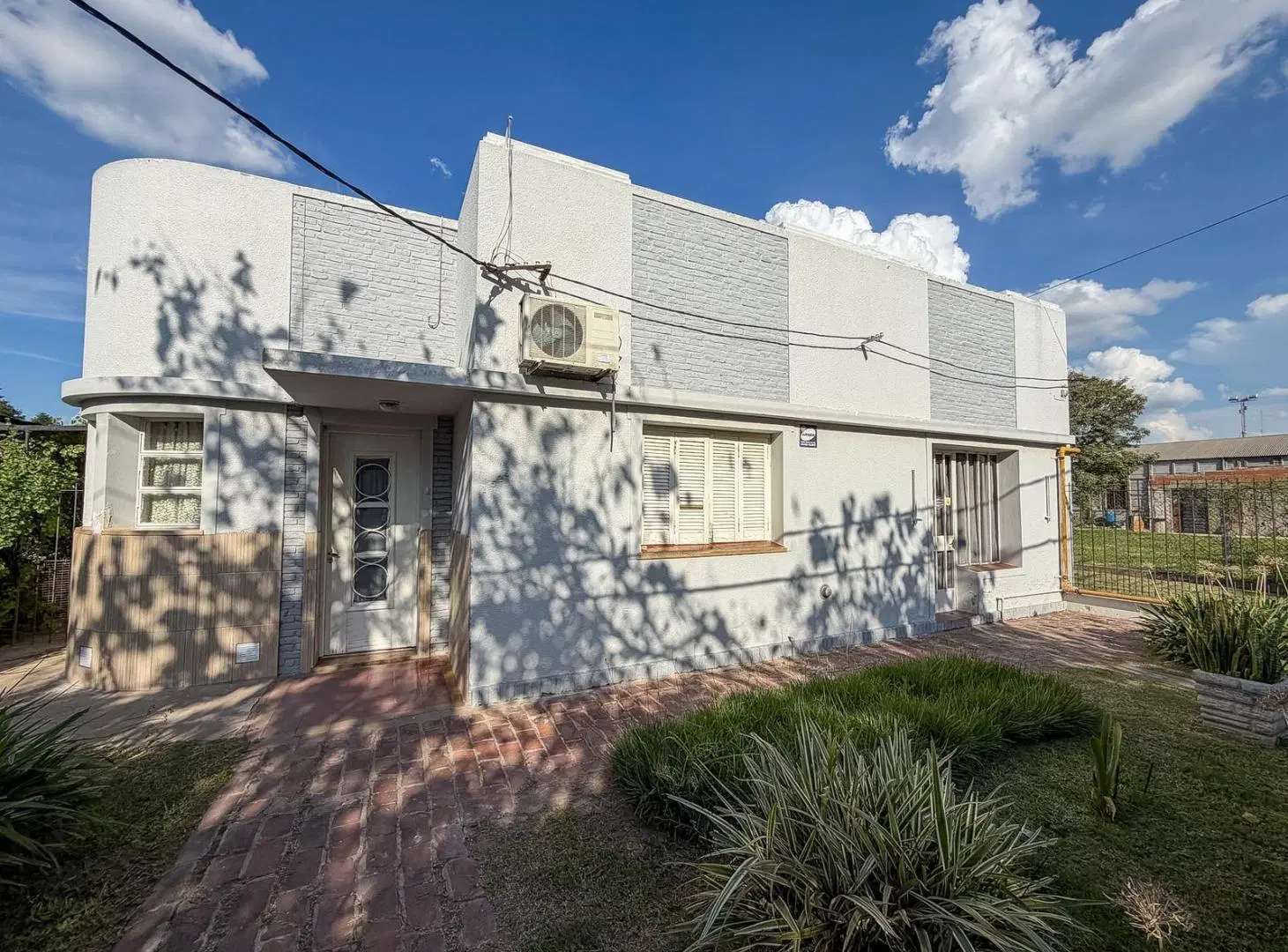 Propiedad de amplio terreno con local comercial + vivienda de 2 habitaciones 3