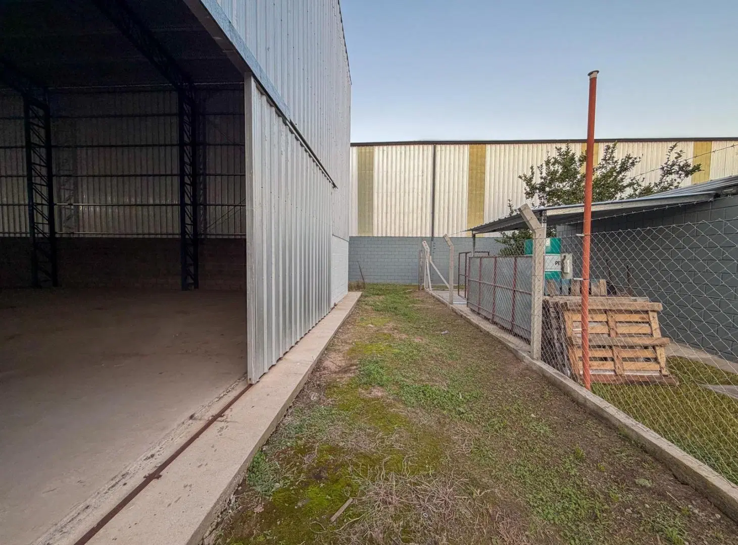 Galpón en el PAER de Rafaela en alquiler y venta 4