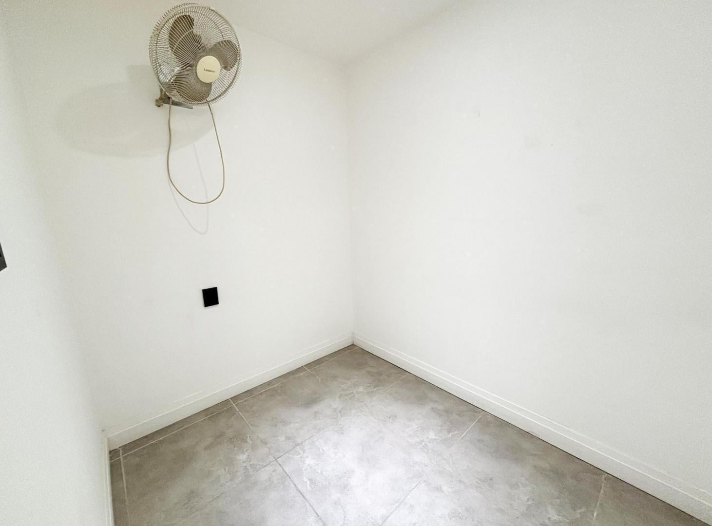 Increíble local comercial en Barrio Pizzurno