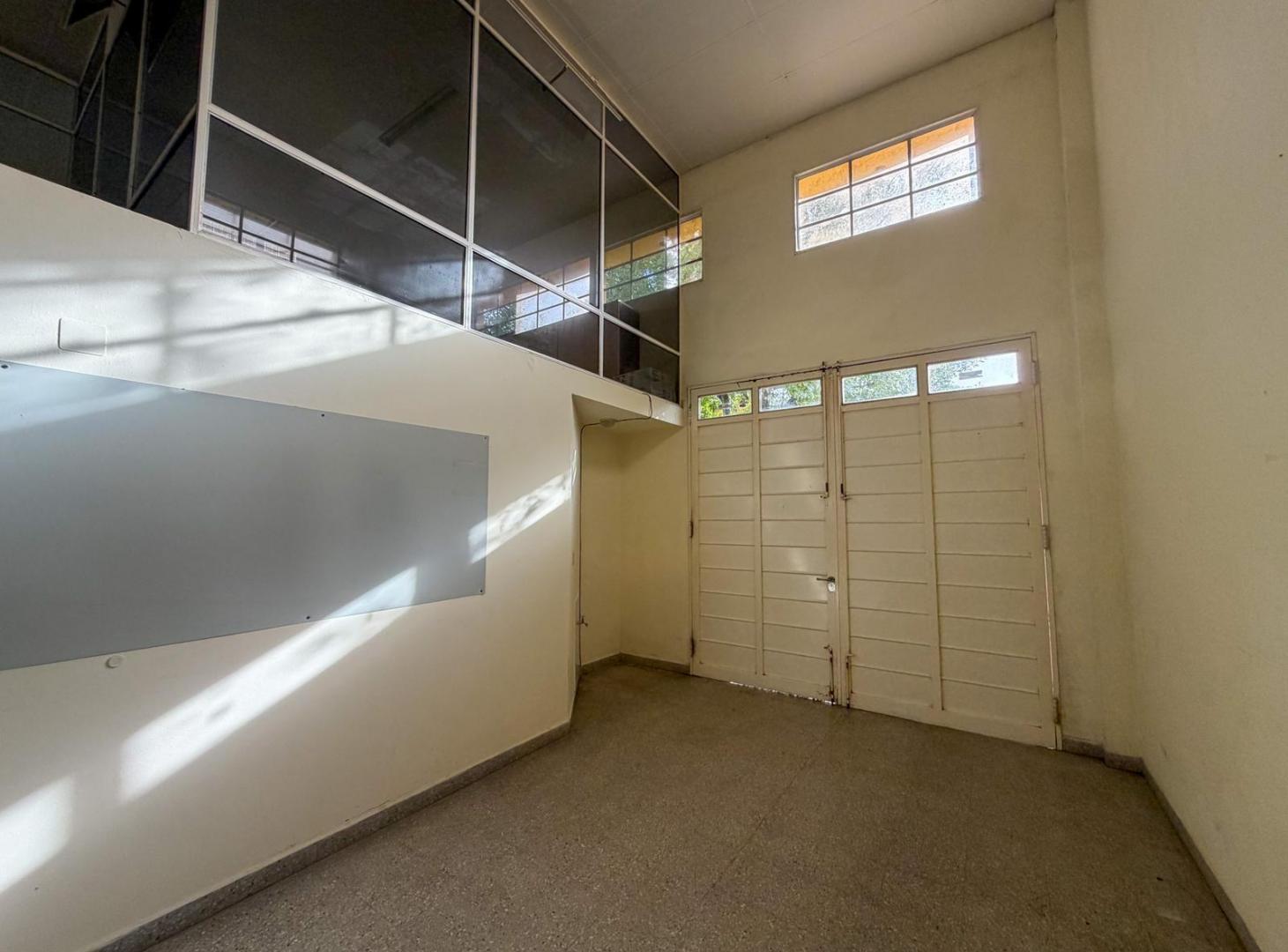 Foto de Espacio comercial y profesional en alquiler o venta sobre Av. Providenti, imagen 4