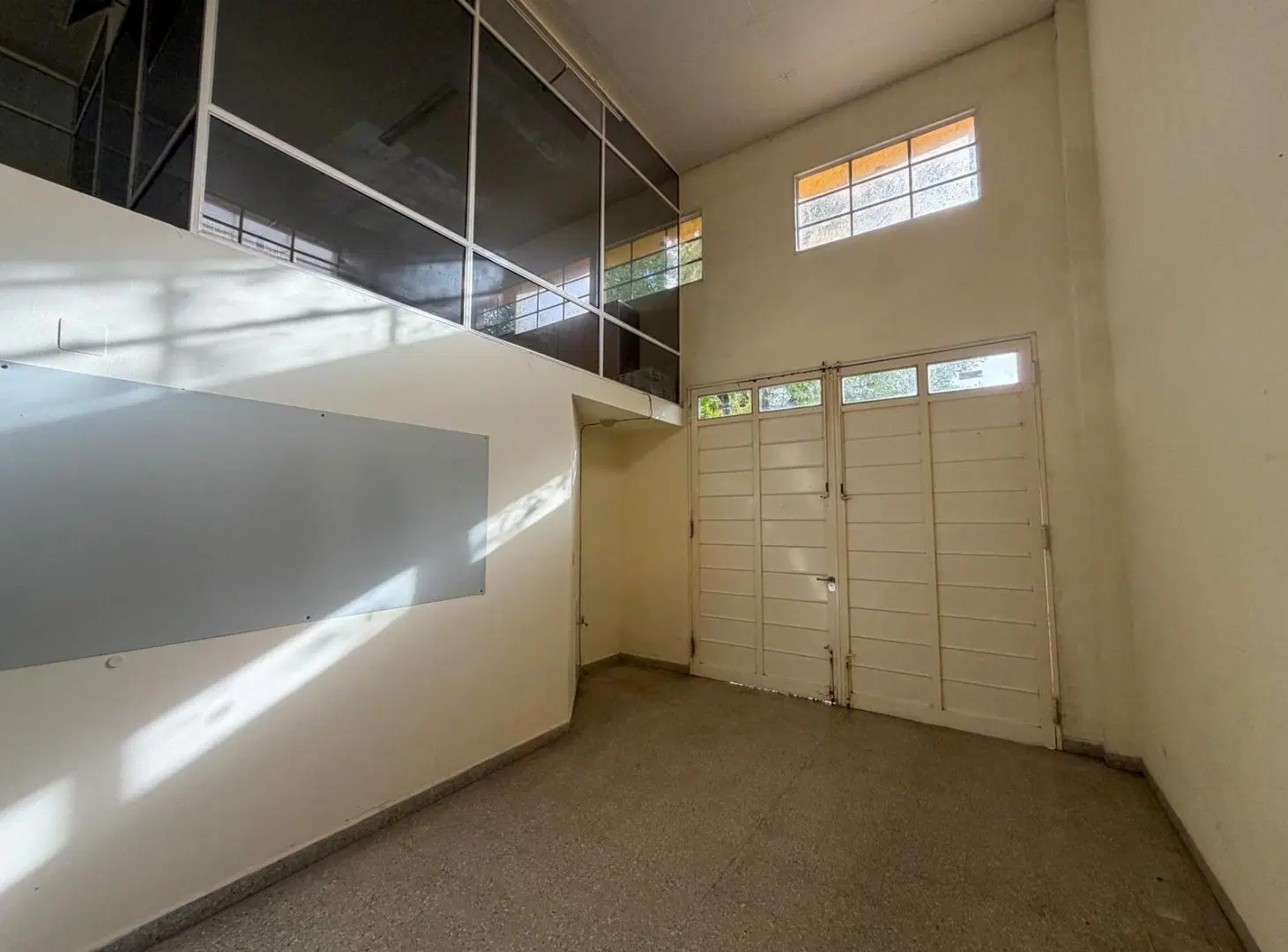 Espacio comercial y profesional en alquiler o venta sobre Av. Providenti 4