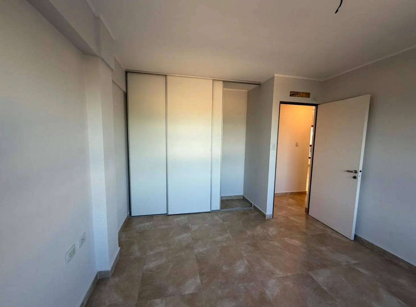 Semipiso a estrenar en Edificio Yrigoyen Plaza 4