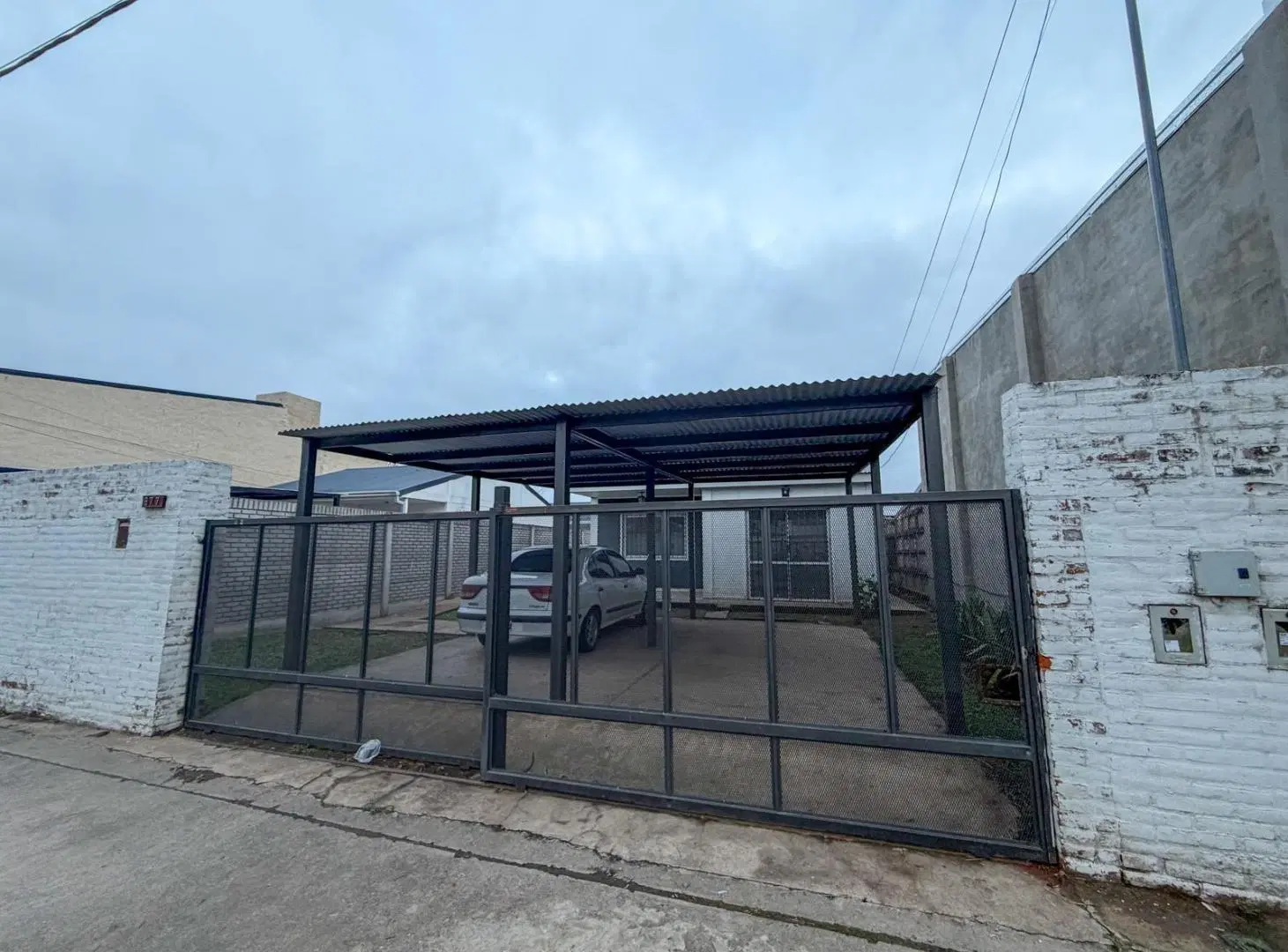 Departamento en alquiler con patio y cochera 3