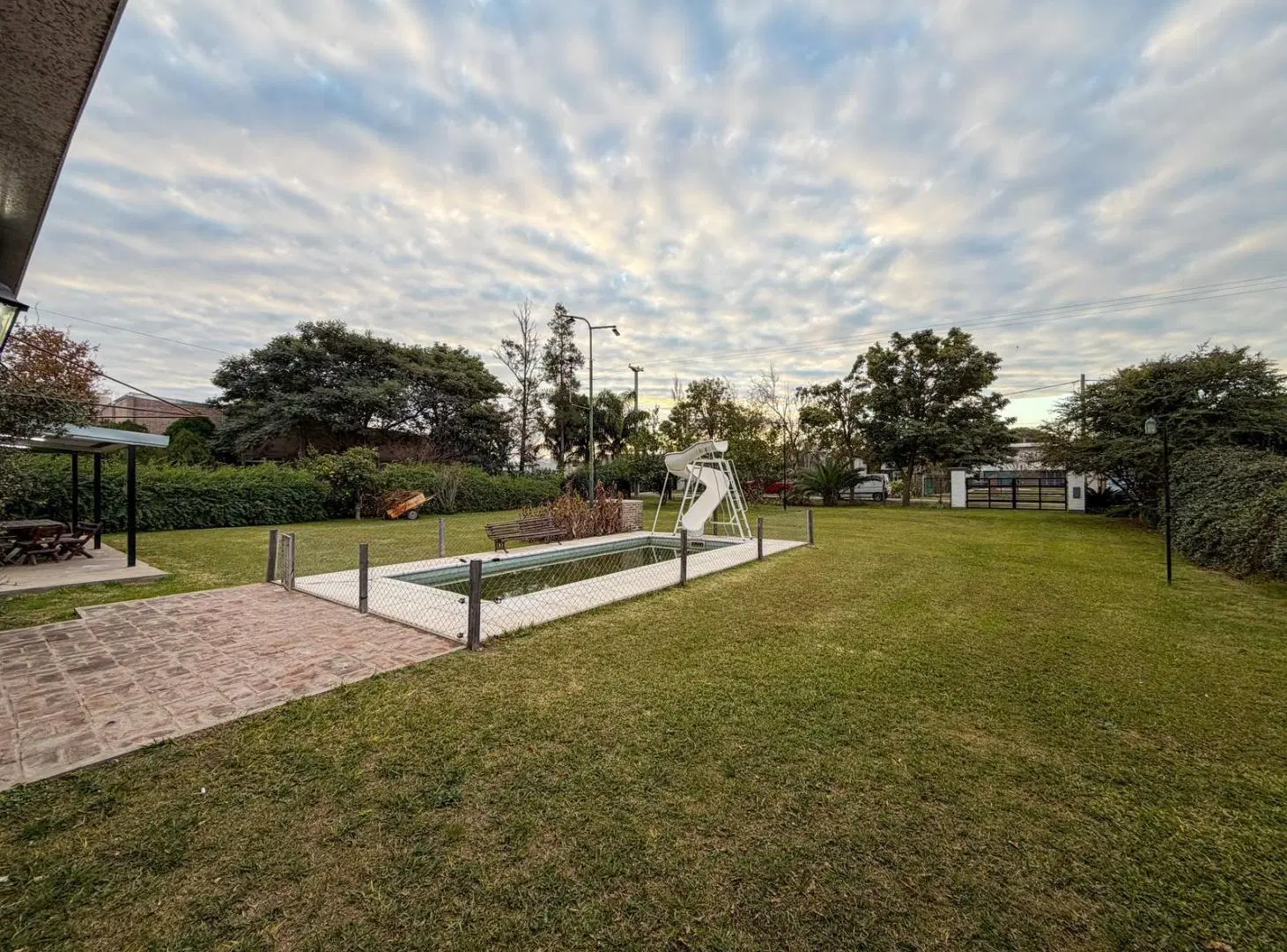Dos propiedades en un terreno de 1380 m² en Susana 4