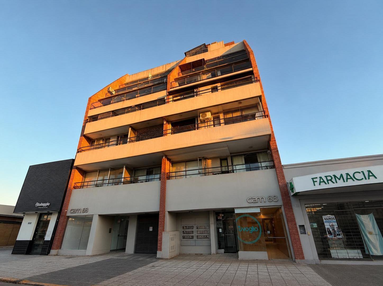 Departamento de 2 dormitorios y cochera en alquiler