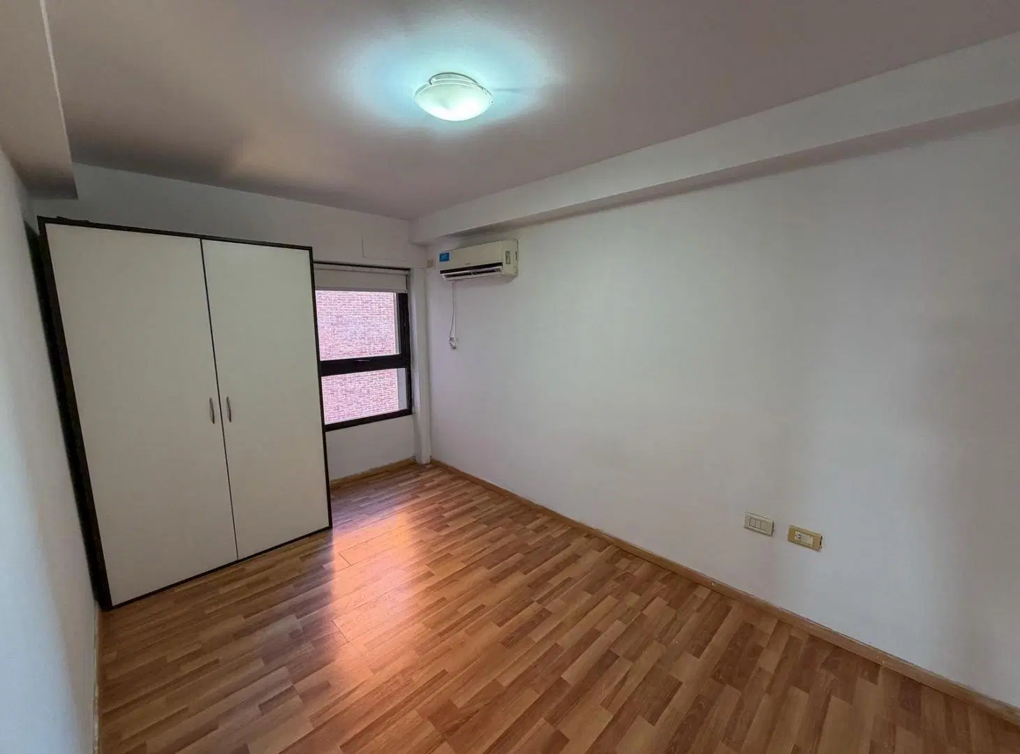 Departamento de 2 dormitorios y cochera en alquiler 3