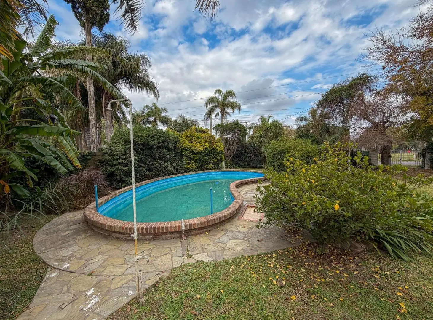Quinta con pileta sobre Ruta 70 frente al Jockey Club 5