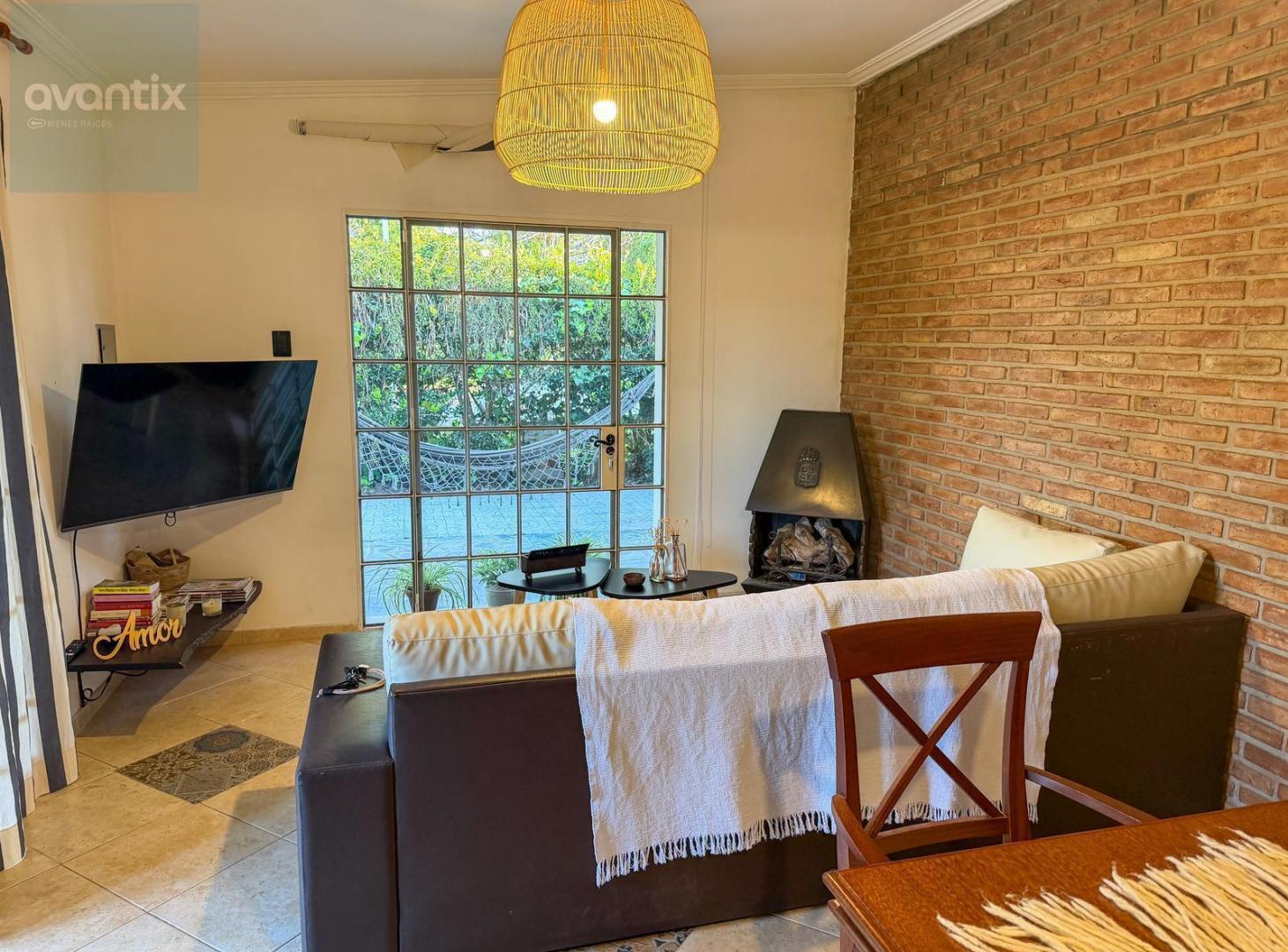 Foto de Casa moderna con piscina y quincho en barrio Belgrano, imagen 1
