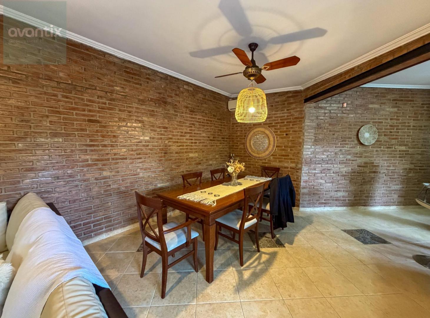 Foto de Casa moderna con piscina y quincho en barrio Belgrano, imagen 5