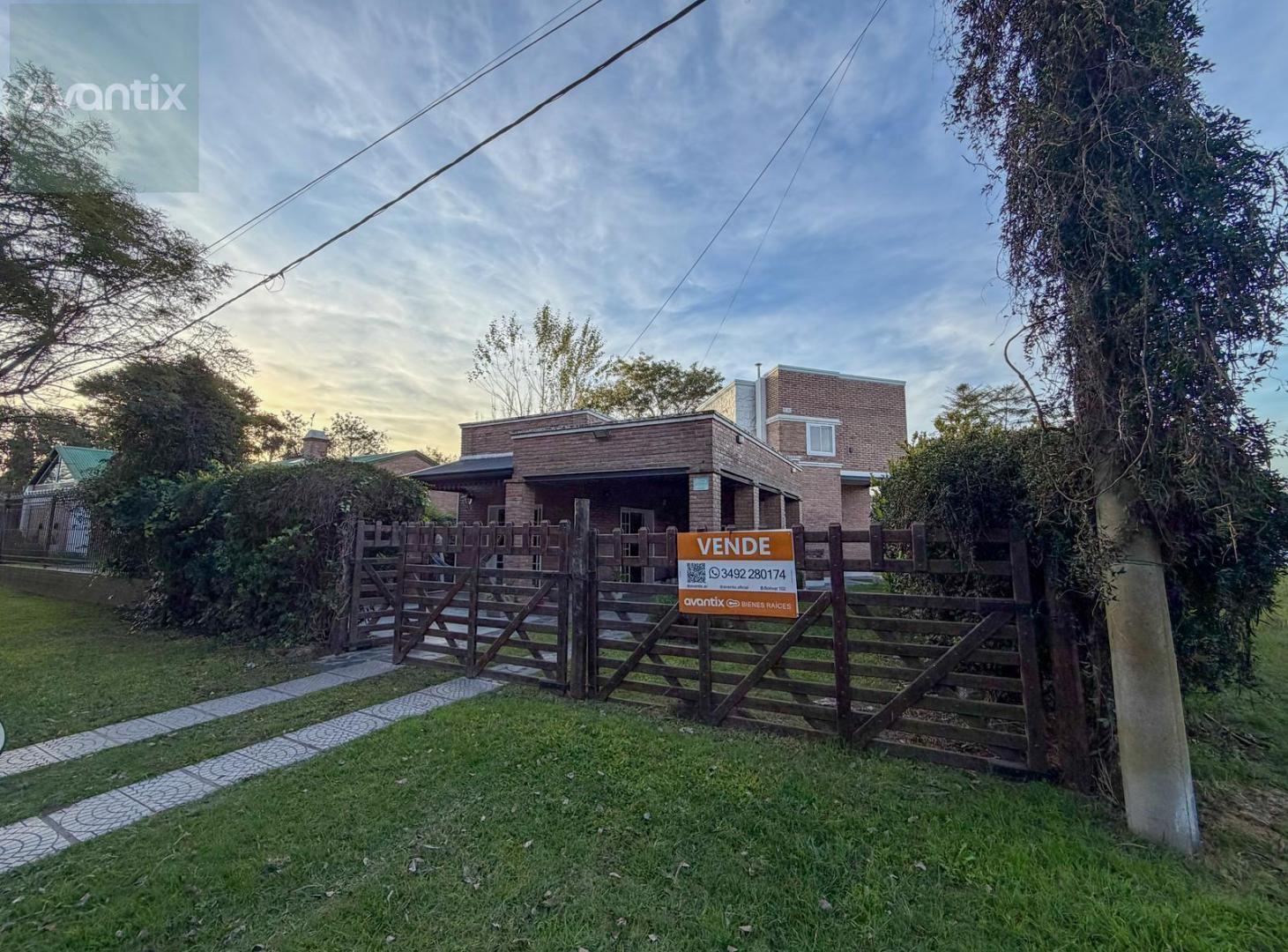 Foto de Casa moderna con piscina y quincho en barrio Belgrano, imagen 3